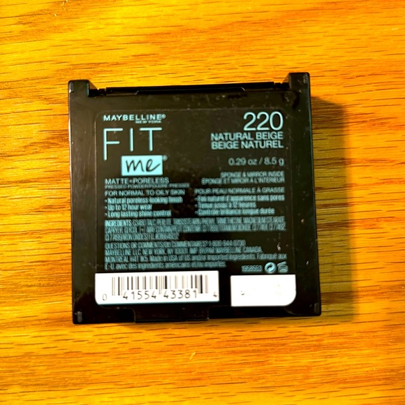 Maybelline “Fit-Me” Natural Beige powder - Picture 2 of 3